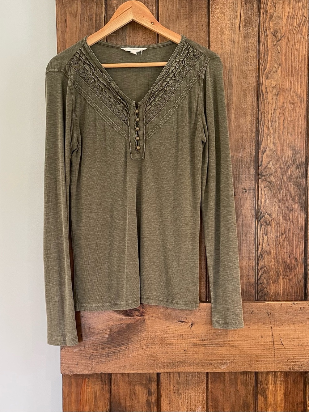 Lucky Brand Pintuck Crochet Trim Filigree Button Henley Top Rustic Boho Medium